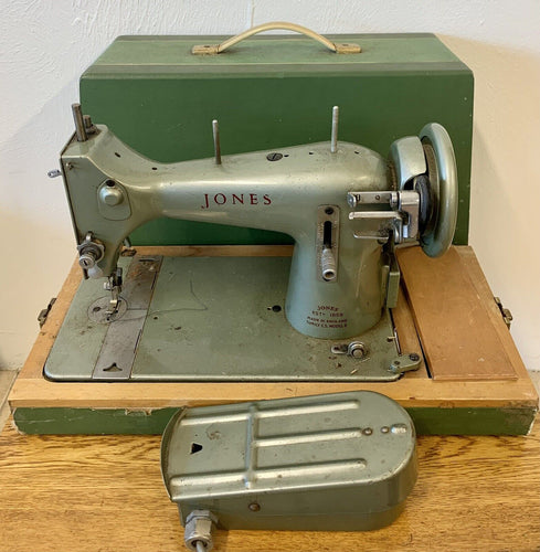 1950s VINTAGE JONES SEWING MACHINE Model E + Pedal Needs New Belt