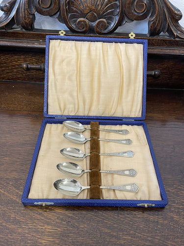 6x pretty EPNS Teaspoons C1930s in original case