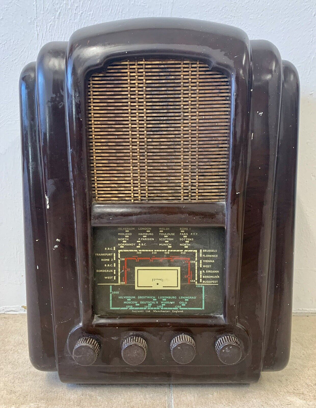 Vintage FERRANTI 145 Bakelite Valve Radio