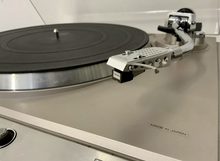 Load image into Gallery viewer, Toshiba Aurex SR-Q550 Direct Drive Quartz Lock Turntable Fully Working