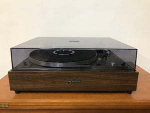 Stunning Vintage Pioneer PL-15D Belt Drive Turntable.