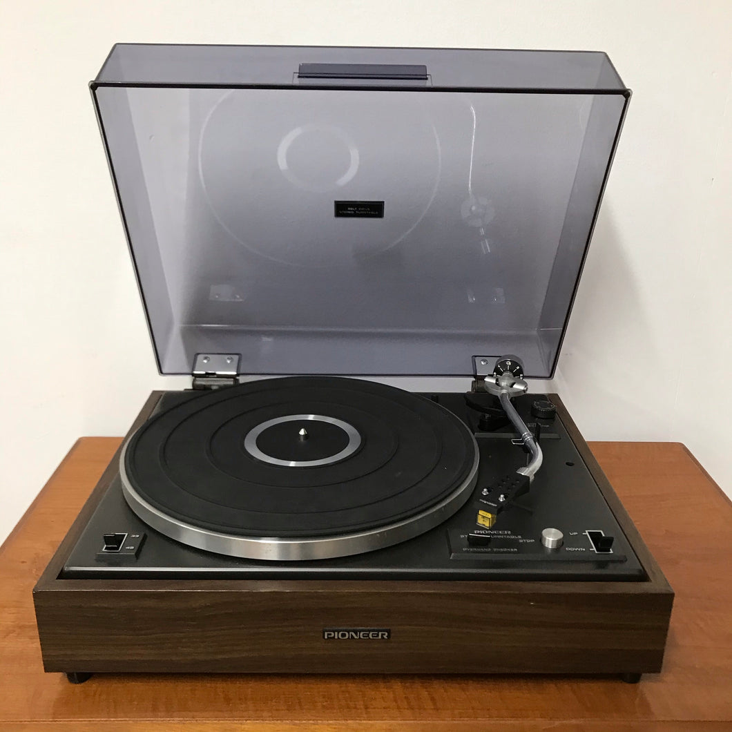 Stunning Vintage Pioneer PL-15D Belt Drive Turntable.